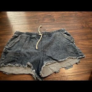 No Boundaries elastic waist Jean shorts